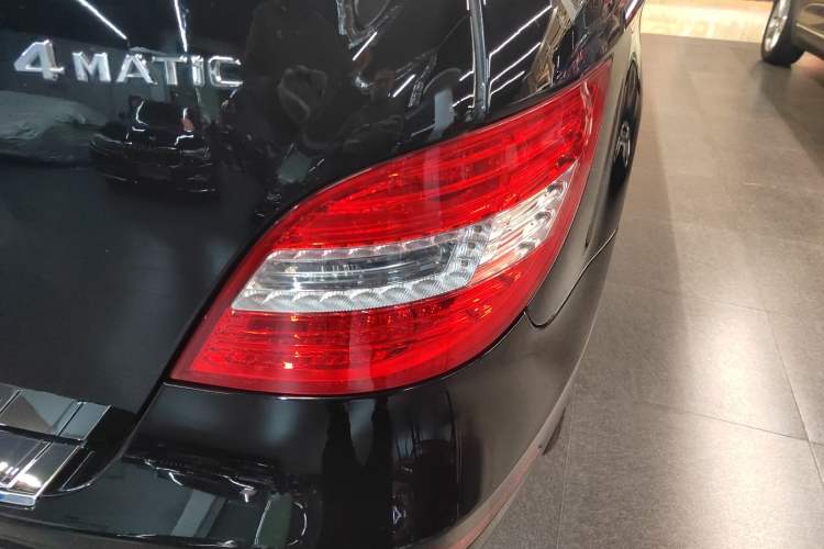 Used Mercedes-Benz R-Class 2017 R 320 4MATIC Business Edition Prestige Model
