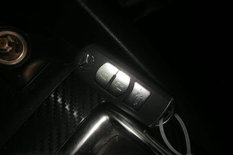 Used Mazda 3 Axela 2016 Sedan 2.0L Automatic Sport Model