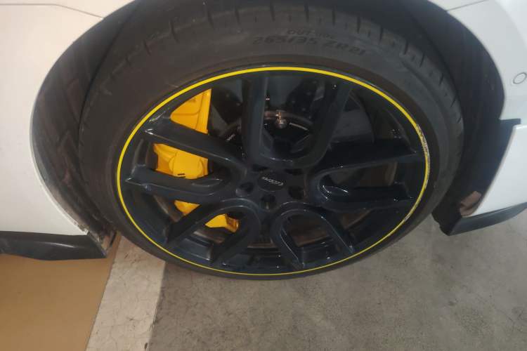 Used Xiaomi Auto SU7 Ultra 2025 Ultra Model Right Front Wheel Hub