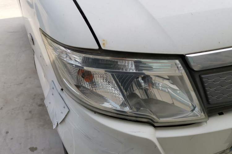 Used FAW Jiabao V75 2015 1.0L Standard Version DAM10AR Right Front Headlight