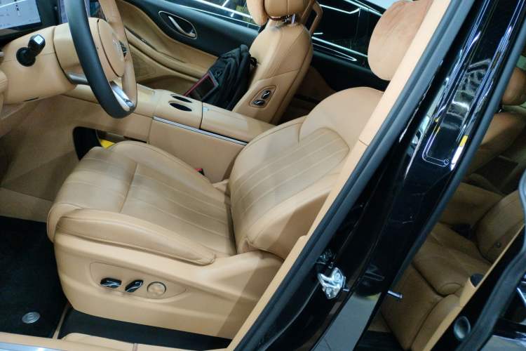 Used VOYAH Dream 2025 PHEV Four-Wheel Drive Excellence Kunpeng Edition