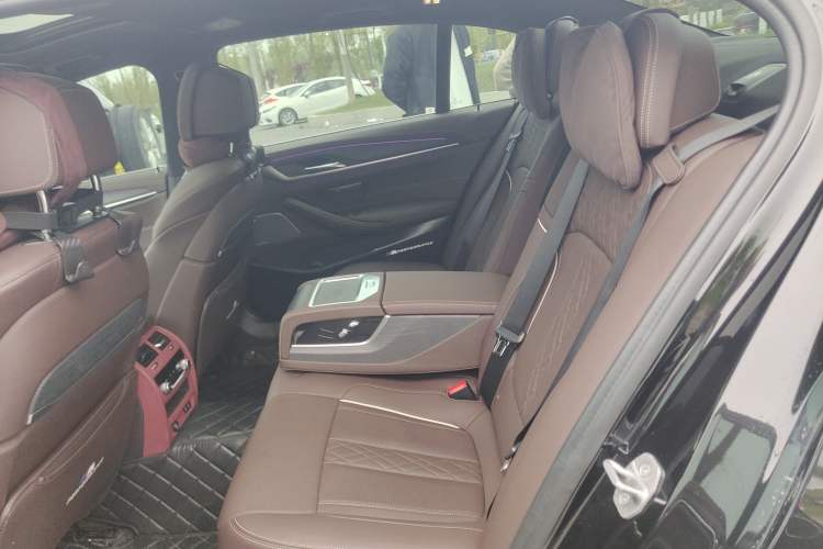 Used BMW 5 Series 2022 Second Facelift 530Li Luxury Version M Sport Package Left Rear Seat