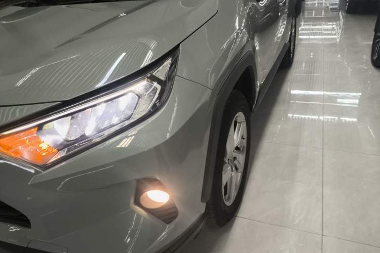 Used Toyota RAV4 2020 2.0L CVT Two-Wheel Drive Fashion Edition