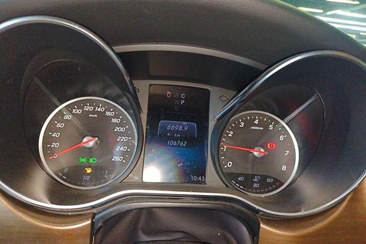 Used Mercedes-Benz V-Class 2016 V 260 L Prestige Extended Edition Instrument Cluster