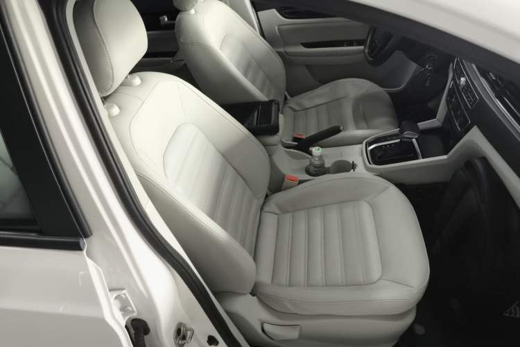 Used FORTHING Joyear S50 2017 1.6L CVT Luxury Model
