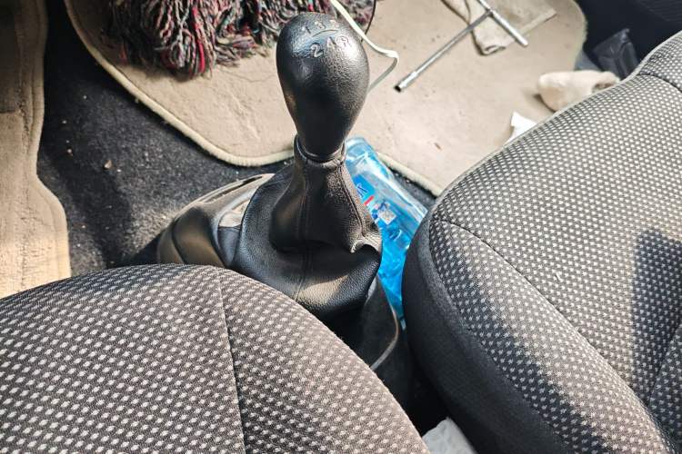 Used JAC Group Refine 2011 2.0L Shuttle Gasoline Comfort Edition HFC4GA3 Gear Lever