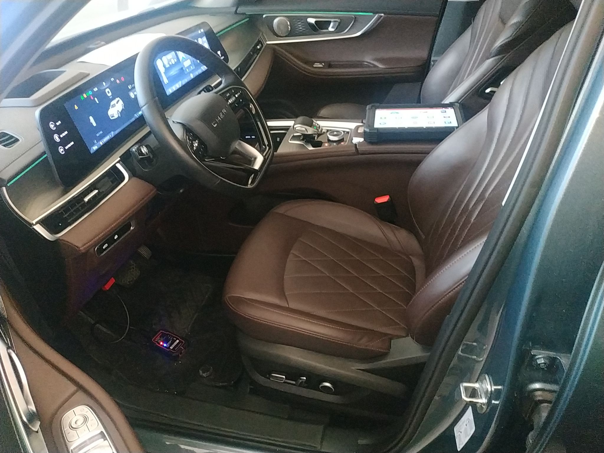 المقاعد الأمامية داخل السيارة