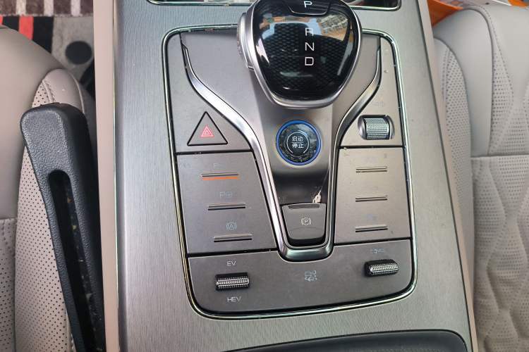 Used BYD Tang New Energy 2025 Intelligent Driving Version DM-i 115KM Prestige Edition Gear Lever
