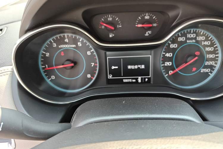 Used Chevrolet Cruze 2015 1.5L Automatic Luxury Edition Odometer Close Up