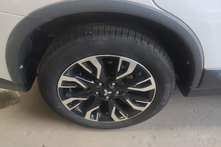 Used Mitsubishi Outlander 2019 2.4L 4x4 Zhi Xiang Edition 7 Seats China VI Standard