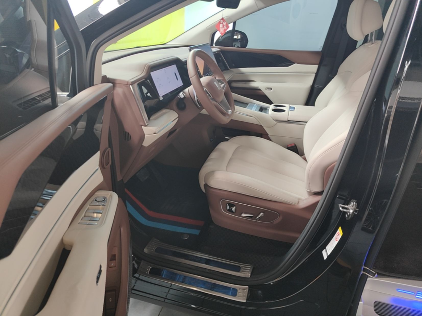 BYD Xia 2025 DM-i 1.5T 100km Supreme Edition — снимка 18
