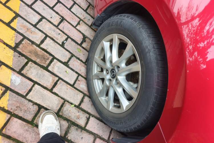 Used Mazda 3 Axela 2016 Sedan 1.5L Automatic Comfort Model