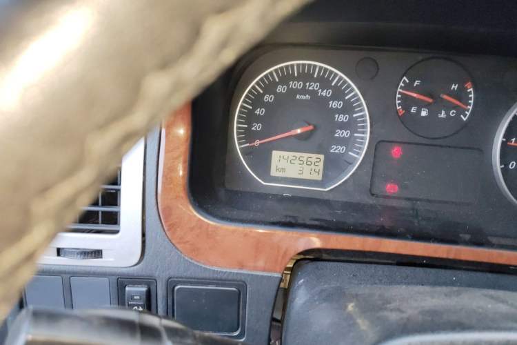 Used Jinbei Grace 2015 2.0L Classic Edition Basic Model Short Wheelbase 7-Seater