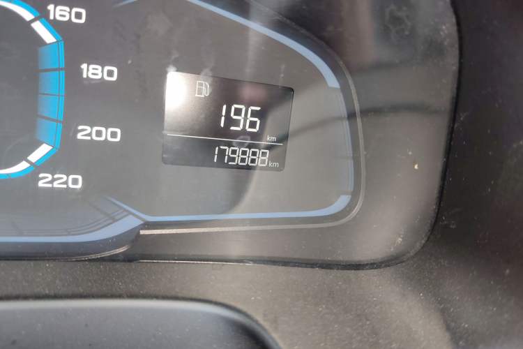 Used Roewe 360 2015 1.5L Manual Luxury Edition Odometer Close Up