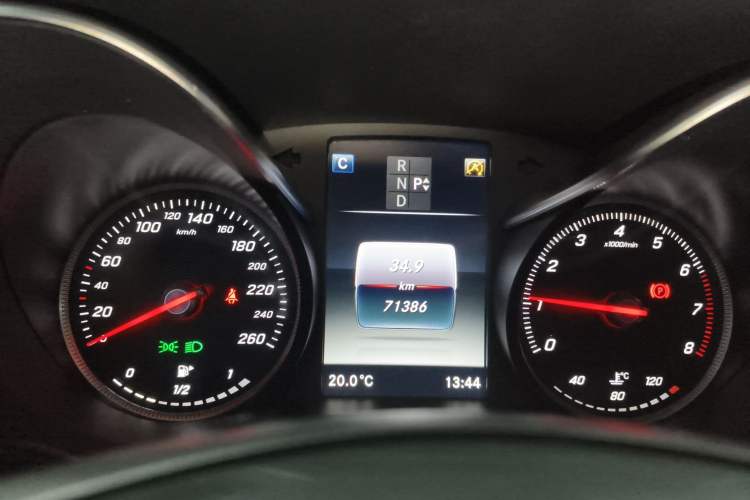 Used Mercedes-Benz GLC 2018 GLC 260 4MATIC Luxury Model Instrument Cluster