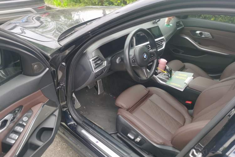 Used BMW 3 Series 2022 330i M Sport Night Edition Driver Seat