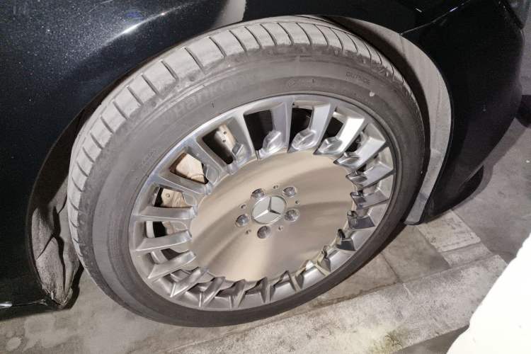 Used Mercedes-Benz Maybach S-Class 2019 S 450 4MATIC Right Front Wheel Hub