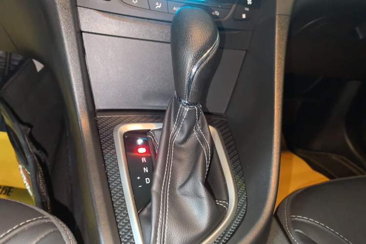 Used Buick GT 2017 15N Automatic Deluxe Edition Gear Lever