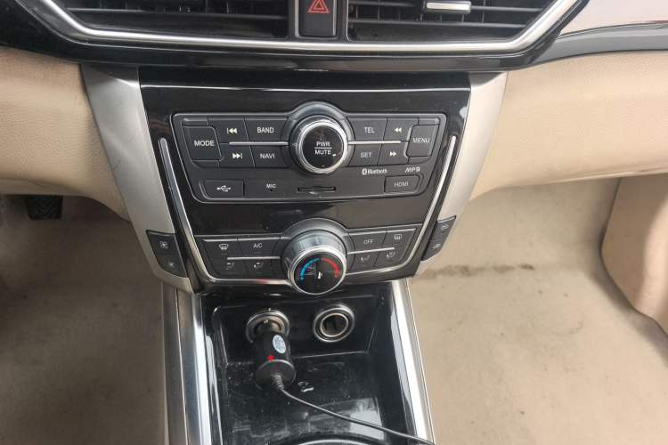 Used Zotye Domy X5 2017 Upgraded Model 1.5T Manual Luxury 7-Seater