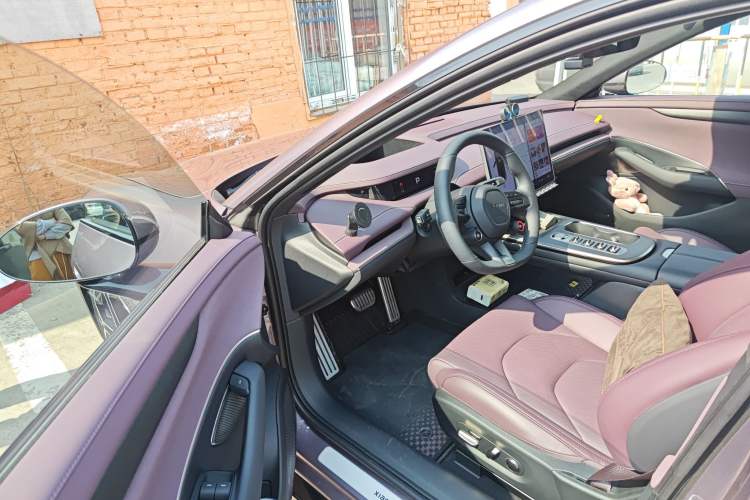 Used Xiaomi Auto SU7 2024 Four-Wheel Drive Ultra-Long Range Advanced Intelligent Driving Max Edition
