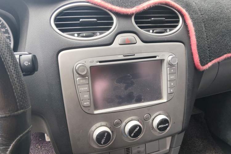 Used Ford Focus 2013 Hatchback Classic 1.8L Manual Base Model Audio And AC Panel