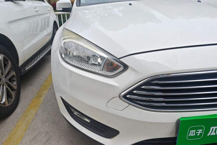 Used Ford Focus 2017 Sedan 1.6L Automatic Fashion Edition Smart Drive Version Right Front Headlight