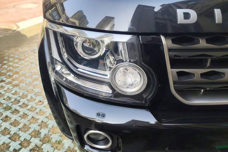 Used Land Rover Discovery 2016 3.0 SC Obsidian Black Heritage Edition SE
