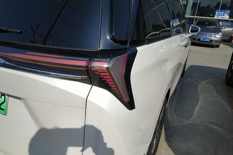 Used Buick GL8 New Energy 2024 Lu Zun Deluxe Edition 7-Seater
