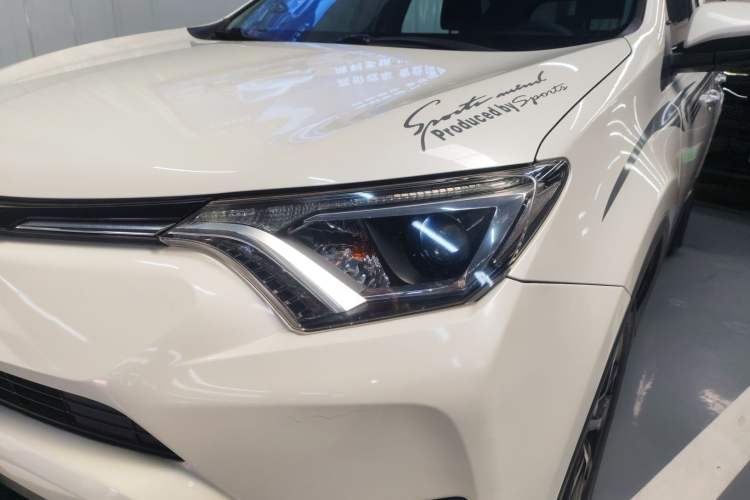 Used Toyota RAV4 2016 2.0L CVT Two-Wheel Drive Fashion Edition China V Standard Left Front Headlight