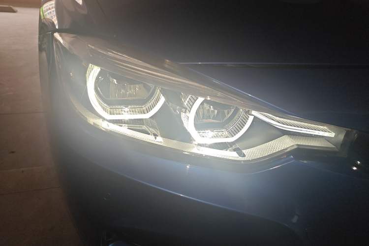 Used BMW 3 Series 2017 320i M Sport Right Front Headlight