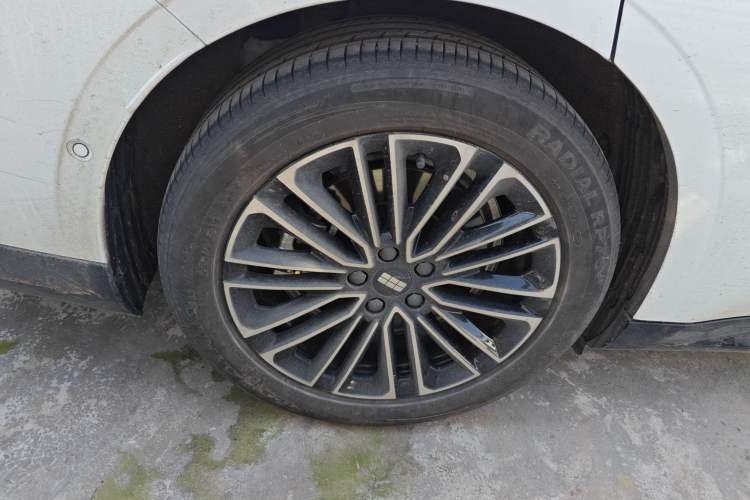 Used Geely Galaxy 8 2025 130km EM-i Deluxe Edition Right Rear Wheel Hub