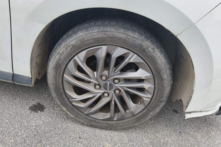 Used SAIC MAXUS G50 2020 1.5T Automatic Luxury Edition Right Front Wheel Hub