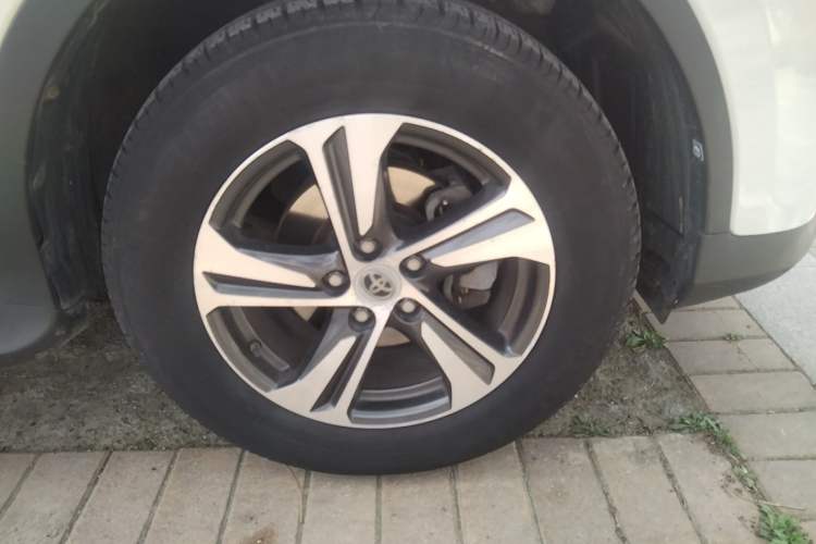 Used Toyota RAV4 2015 2.0L CVT Two-Wheel Drive Fashion Edition