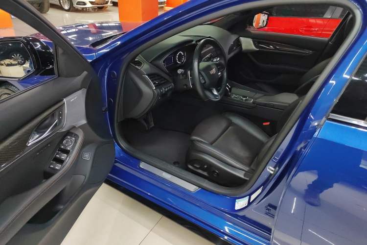 Used Cadillac CT5 2020 Revised 28T Platinum Sport Edition Driver Seat