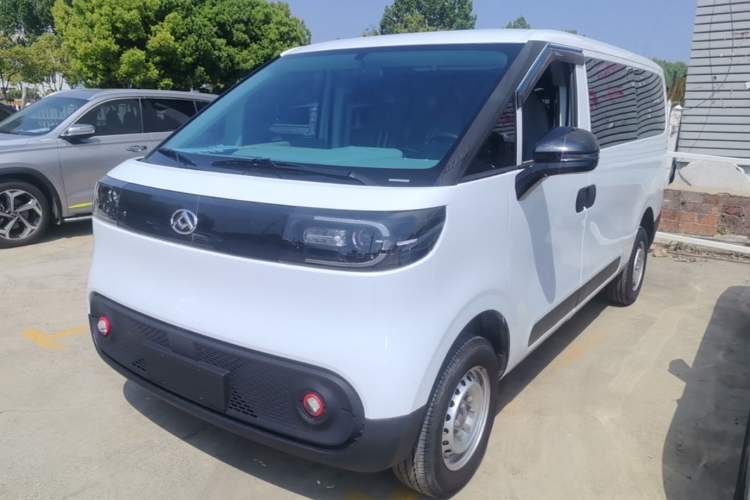 Used SAIC MAXUS Dana V1 2025 Low-Roof Multi-Function Version 42 kWh