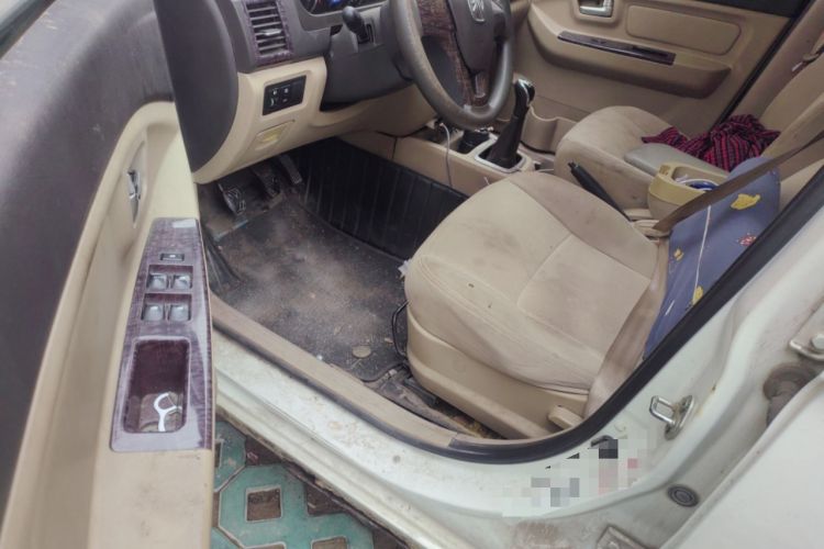 Used BAIC Weiwang M20 2014 1.5L Basic Version BJ415B Driver Seat