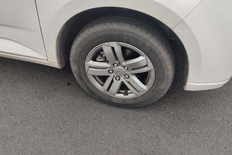 Used Wuling Zhengcheng 2021 1.5T Manual Luxury Commercial Vehicle Right Front Wheel Hub