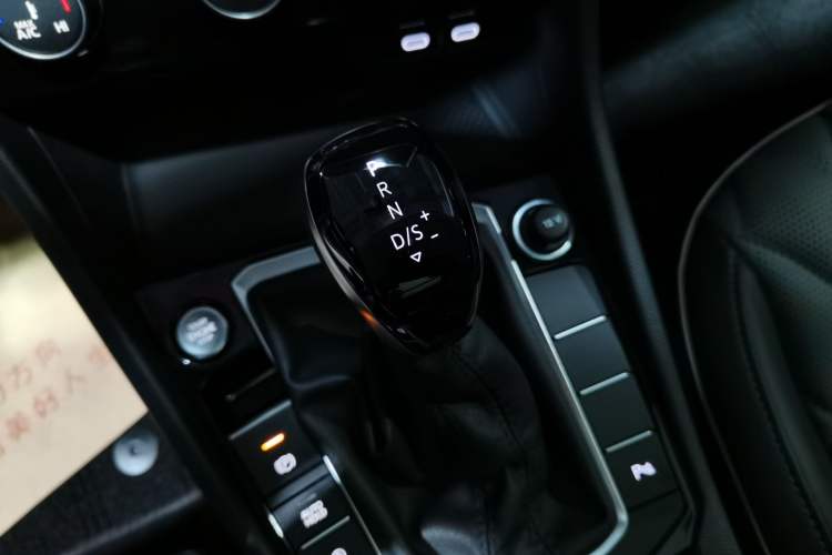 Used Volkswagen Sagitar 2025 Revised Version Three 300TSI DSG Excellence Edition
