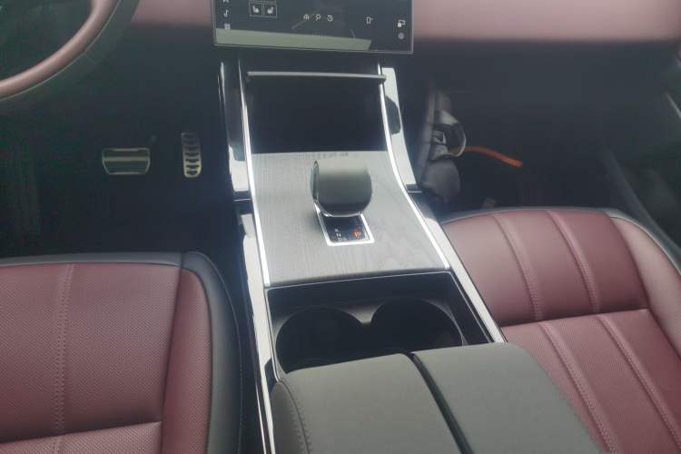 Used Land Rover Range Rover Evoque 2024 Aurora L 249 PS Prestige Light-Chasing Edition