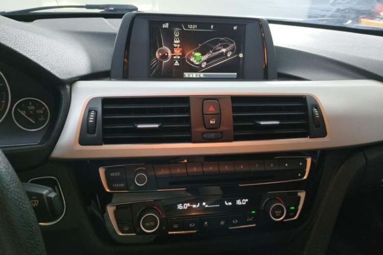 Used BMW 3 Series 2016 316i Fashion Model