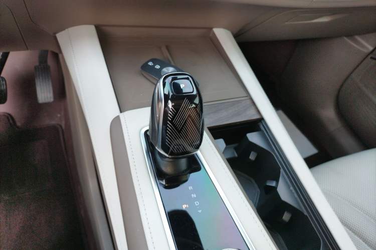 Used Roewe RX9 2023 2.0T Two-Wheel Drive Enjoyment Version Gear Lever