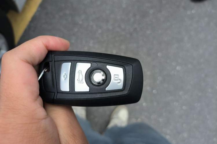 Used BMW 5 Series 2014 520Li Elegant Model
