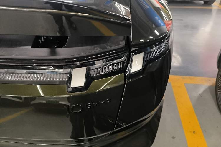 Used Lynk & Co Lynk & Co 10 EM-P 2025 Model 240 All-Wheel Drive Ultra—Sport Edition