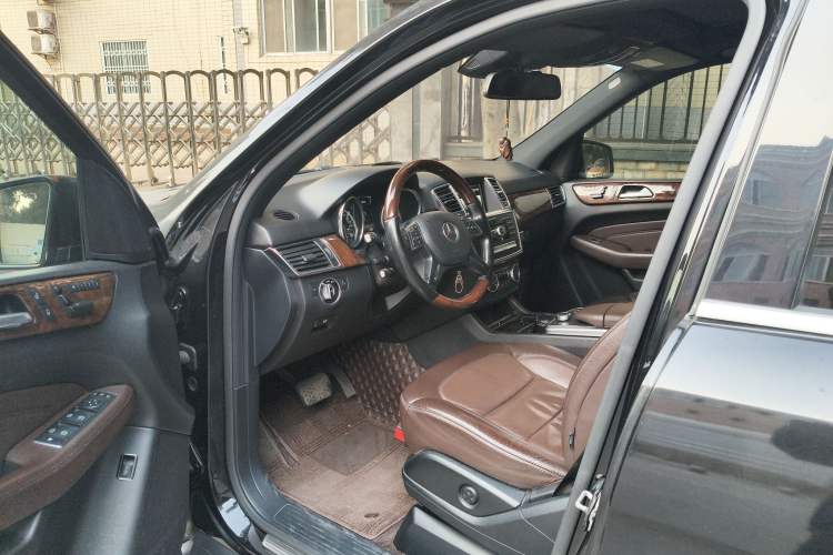 Used Mercedes-Benz M-Class 2014 ML 400 4MATIC Luxury Model Driver Seat