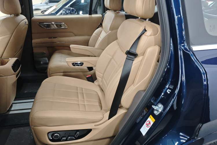 Used Deepal S09 2025 Model Rear-Wheel Drive Ultra+ Long-Range Version Left Rear Seat