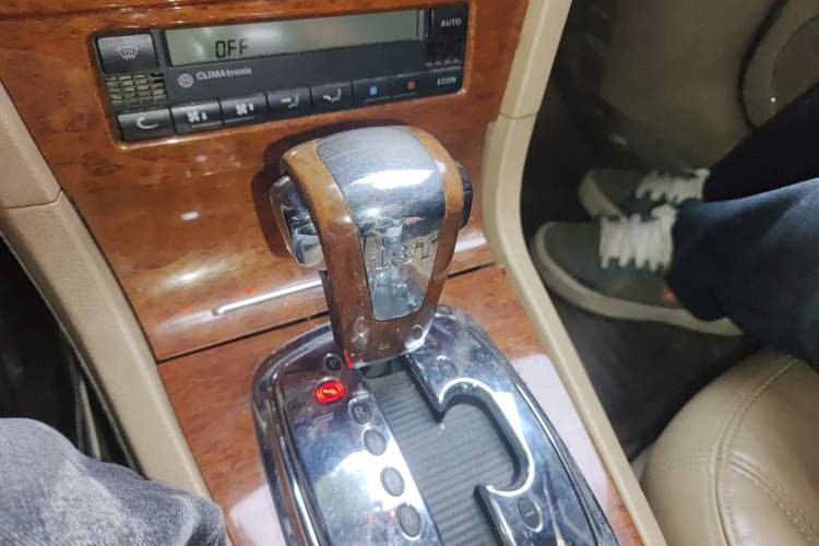 Used Volkswagen Passat 2005 1.8T Automatic Deluxe Plus Version Gear Lever