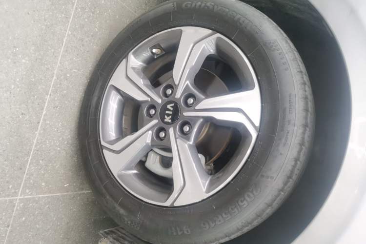 Used Kia K3 2020 1.5L CVT New Sharp Edition with Sunroof Right Front Wheel Hub
