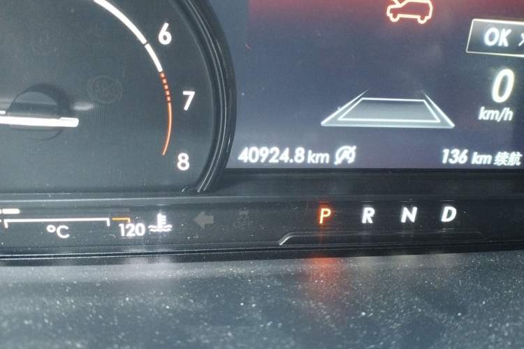 Used Lincoln Corsair 2020 2.0T Two-Wheel Drive Luxury Edition Odometer Close Up