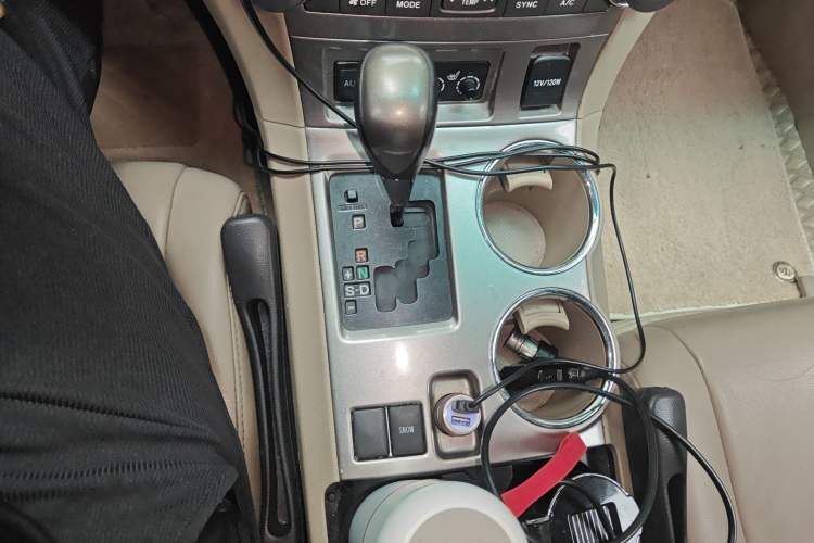 Used Toyota Highlander 2012 2.7L Two-Wheel Drive 7-Seater Luxury Edition Gear Lever