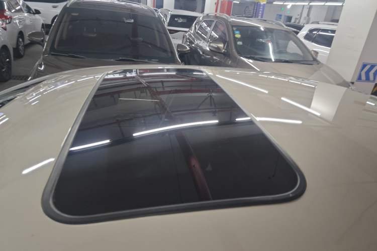 Used Geely Auto Emgrand GL 2017 1.8L Manual Elite Model Roof